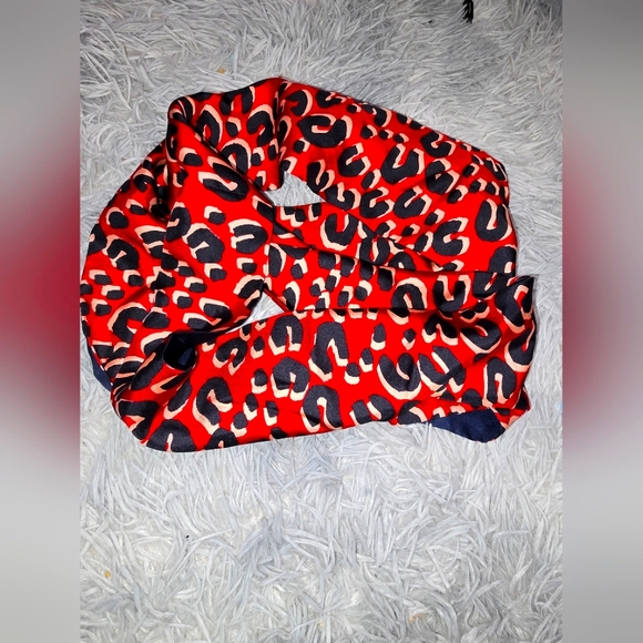 Louis Vuitton Blue & Red Animal Print Infinty Scarf (NWOT)(TAG ATTACHED)(2 WAY) - Picture 3 of 7